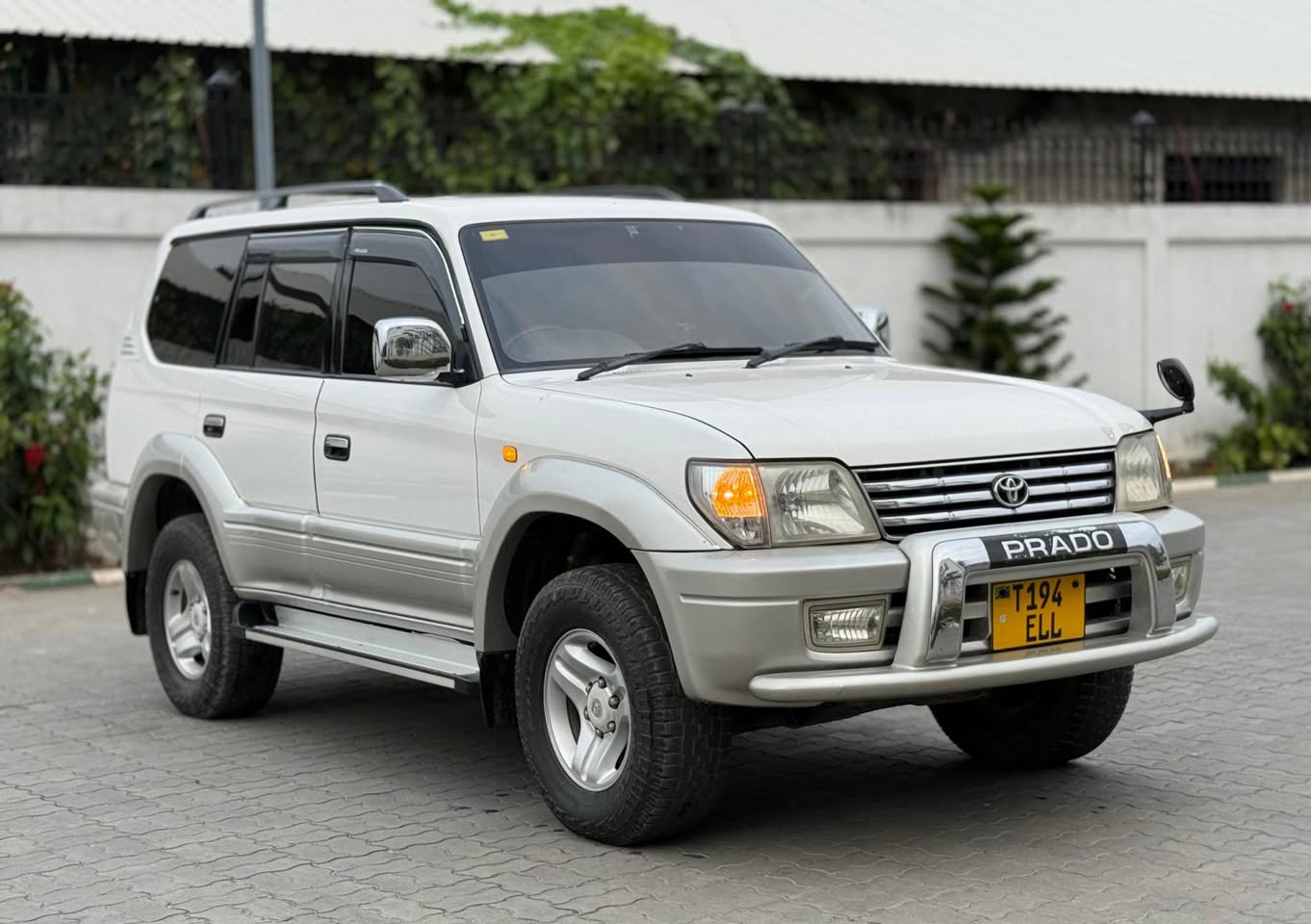 A picture of TOYOTA LAND CRUISER PRADO TX LIMITED ELL PRICE 45M 0765242424