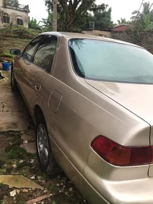 A picture of 2000 model toyota camry