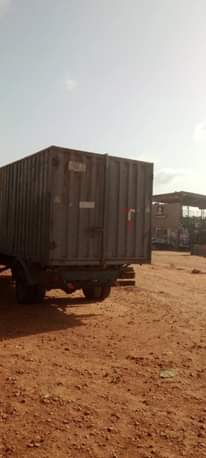 A picture of LT35 with working engine 3tons container Call or text me