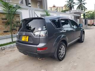 A picture of gari nzuri sana haina shida yeyote ile