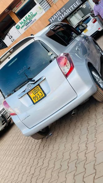 A picture of Toyota ractis 22m
