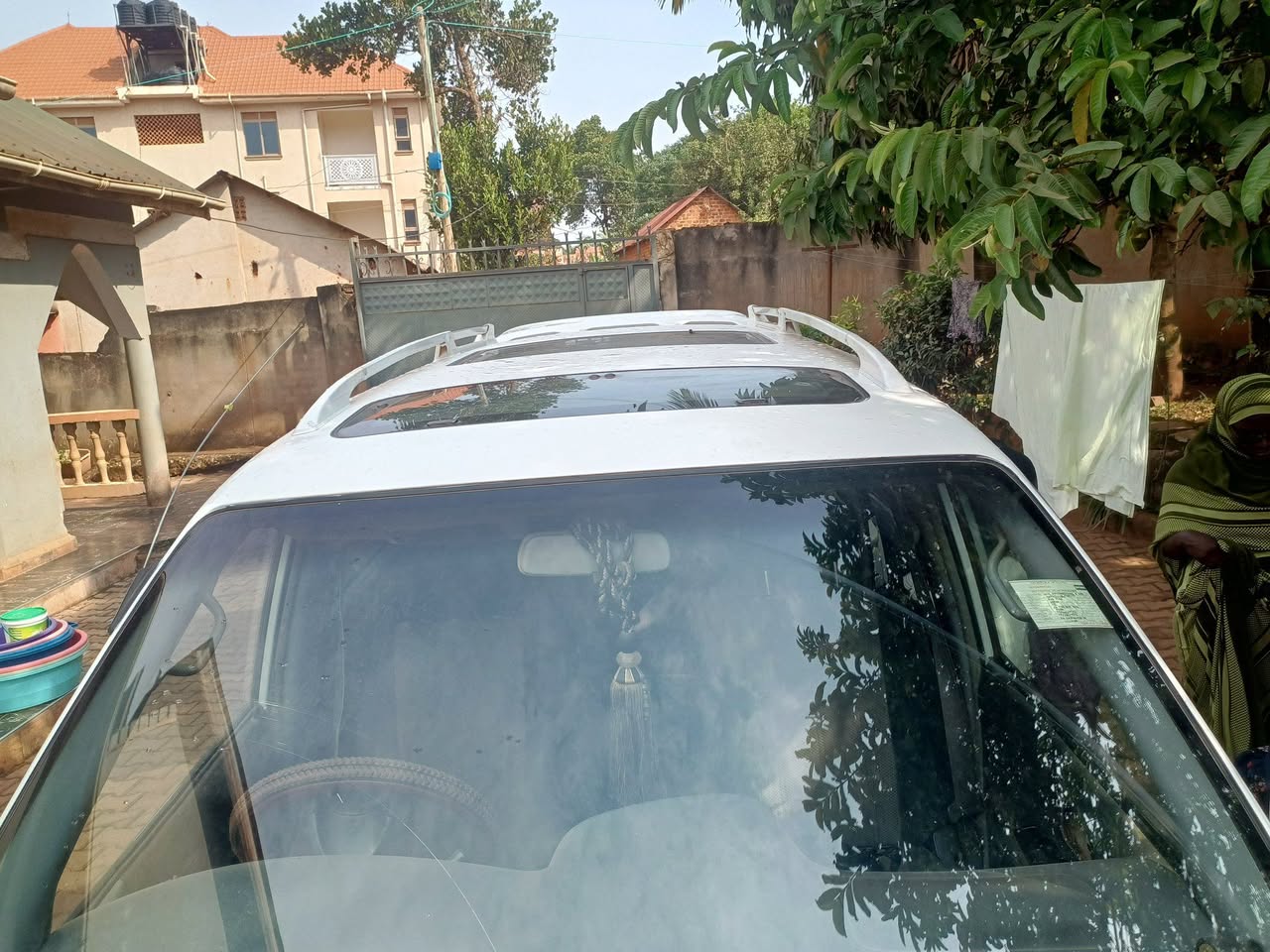 A picture of Toyota Noah 2000