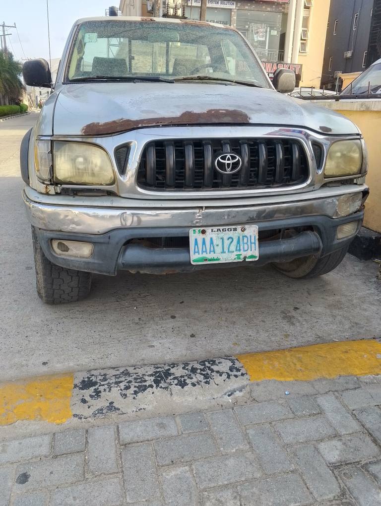 A picture of Nigeria used Toyota Tacoma 2001