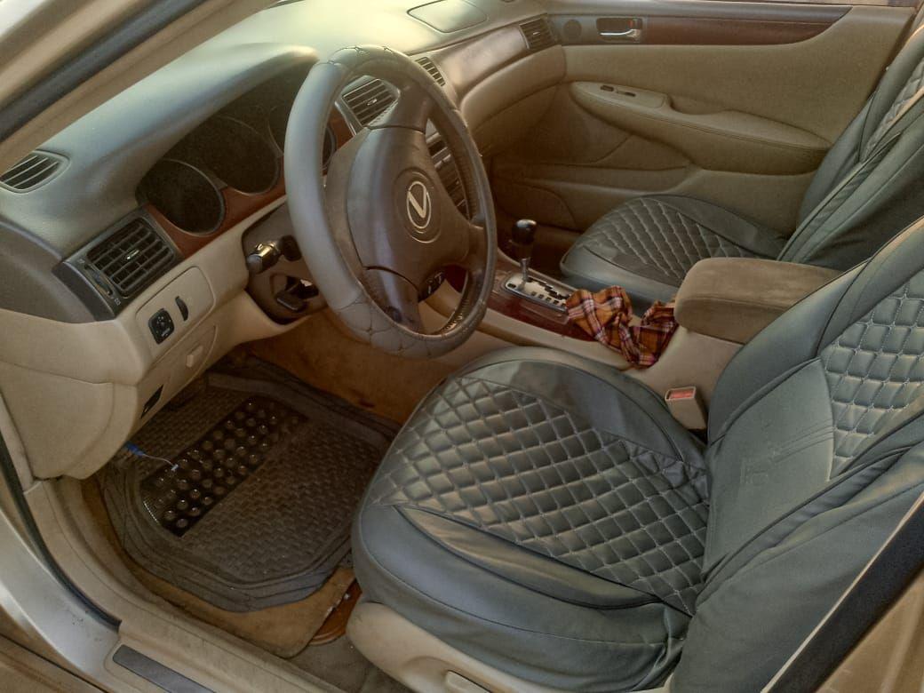 A picture of 2010 LEXUS ES 330 0916170 5987
