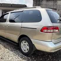 A picture of 2003 Toyota sienna 2003 model