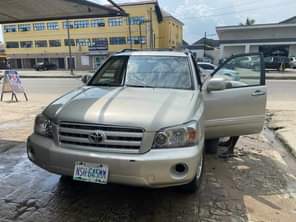 A picture of Distress Dealer Buy Toyota Highlander for sale Engine Gear Ac
