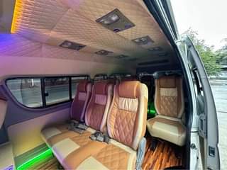 A picture of 2010 toyota commuter