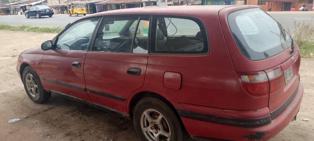 A picture of Toyota Carina e