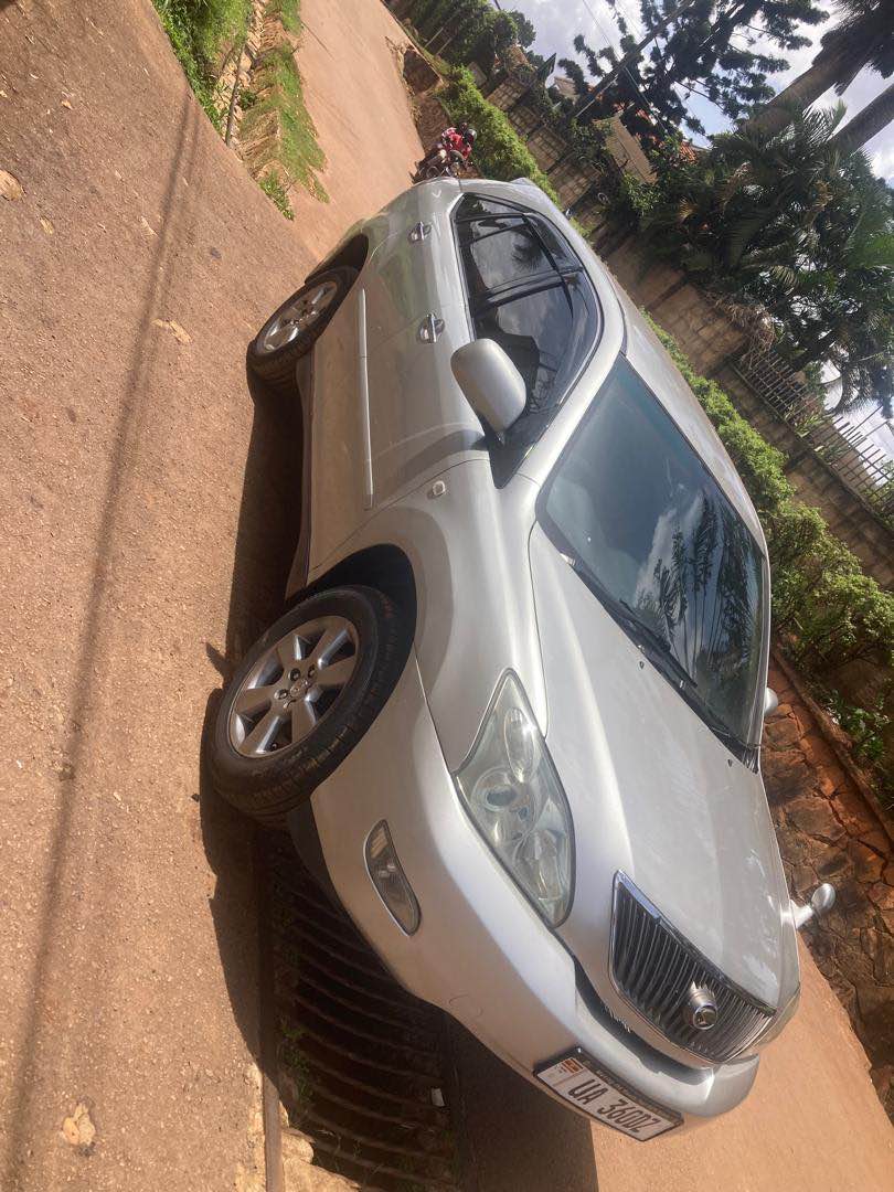 A picture of Toyota harrier 28m