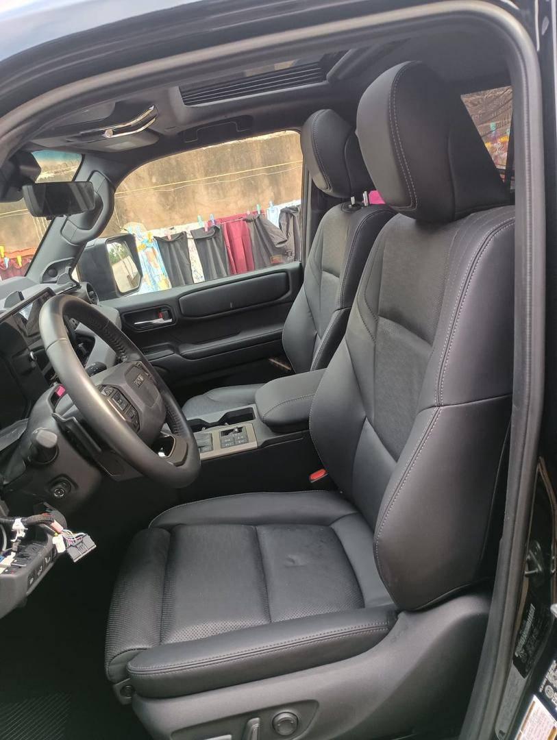 A picture of 6 UNITS OF BRAND NEW TOYOTA LAND CRUISER PRADO V6