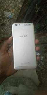 A picture of Oppo f1s mpyaaaa no kipengel gb64 ram4 net4g wah 0689006120