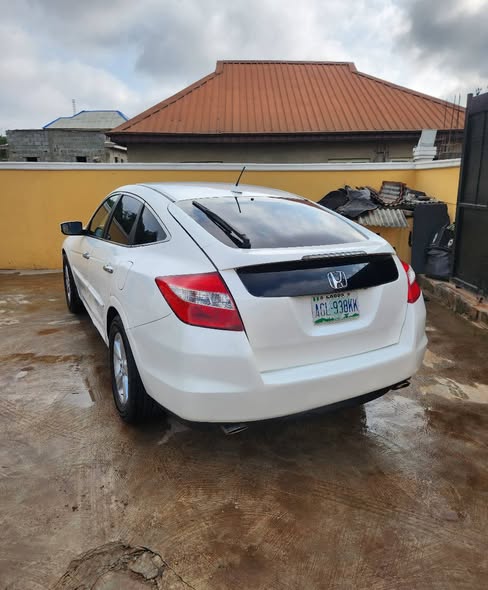 A picture of HONDA CROSSTOUR