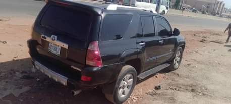 A picture of 2004 Toyota 4runner