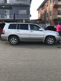 A picture of 2006 Toyota Highlander Buy and drive Ac chilling Engine sound