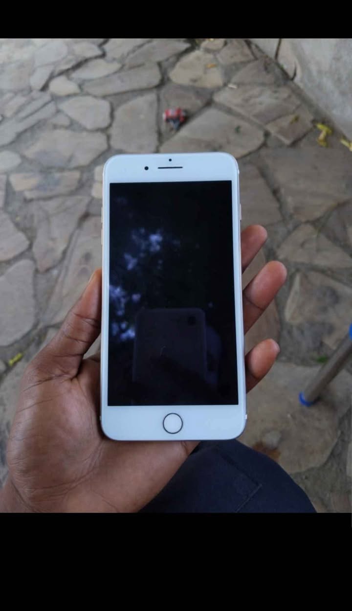 A picture of Tsh 230 000 iphone 7 plus GB 128 bh100