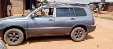 A picture of Distress 2004 Toyota highlander 09034050937 08063457233