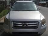 A picture of 2006 Honda pilot Bad gear but first body super clean