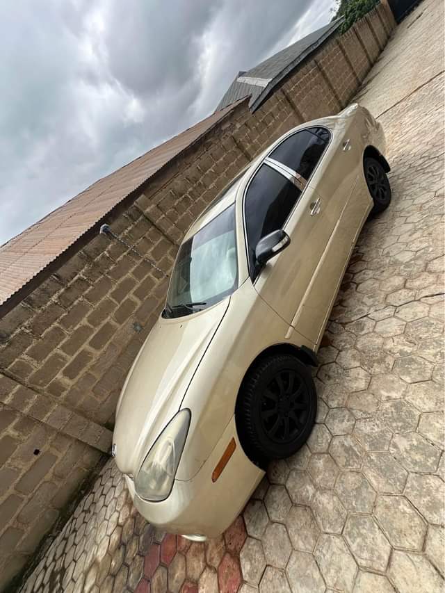 A picture of Registered Lexus Es330 available