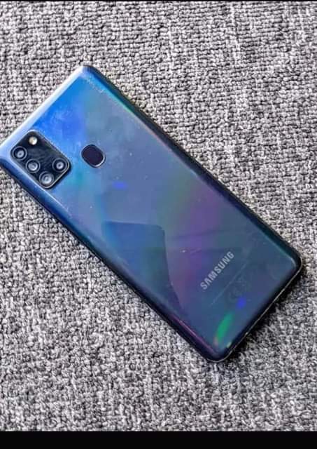 A picture of Samsung a21s aina kipengere chochote