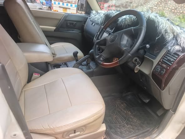 A picture of Mitsubishi Pajero 14m 0706145834