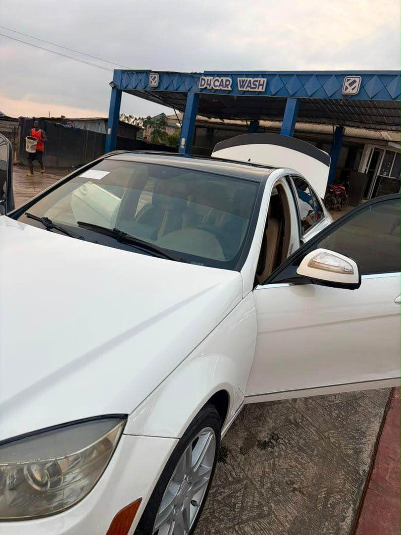 A picture of Mercedes Benz C300