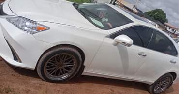 A picture of Sharp Deals Tokunbo Standard Lexus ES 350 Facelift To 2016