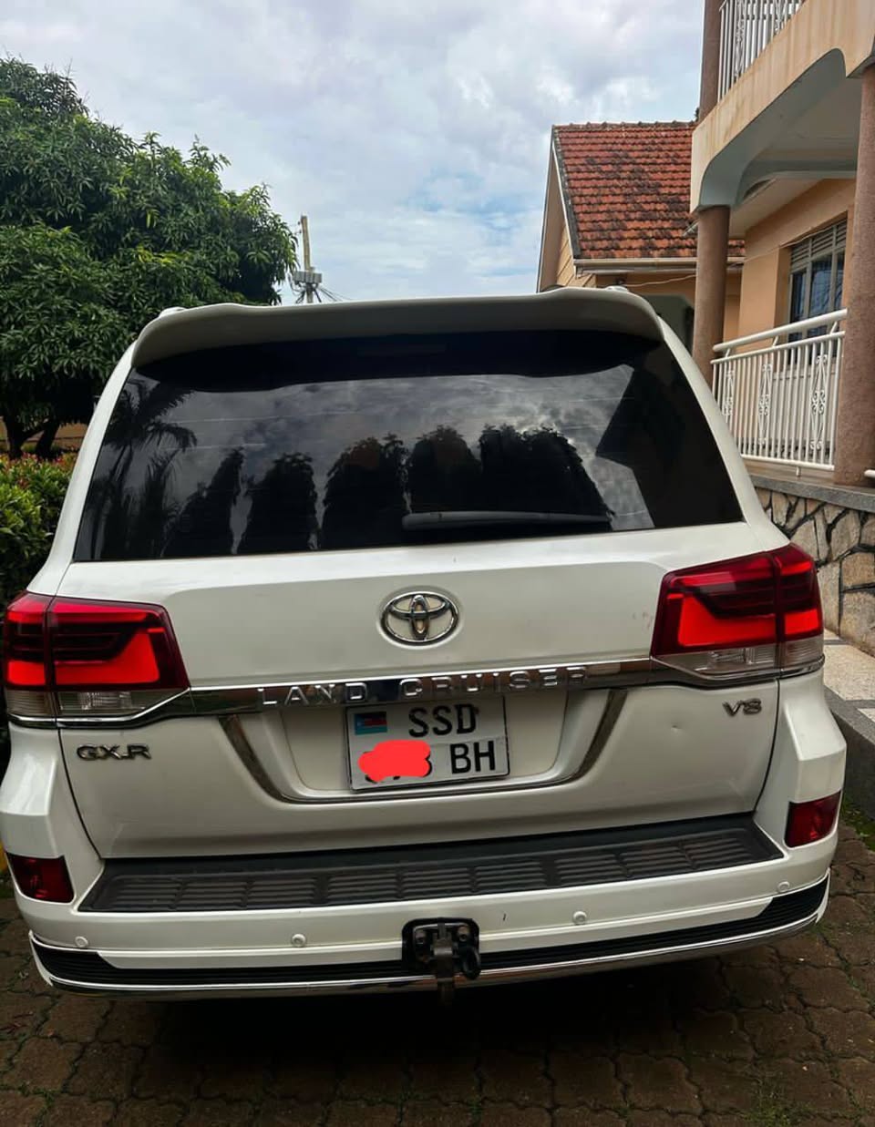 A picture of Toyota Landcruiser on sale