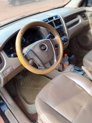 A picture of Kia Sportage 2005 model everything is working perfectly well buy