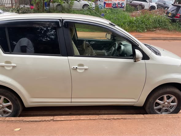 A picture of Toyota passo