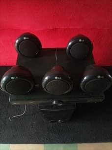 A picture of Original used like new LG 300w home theater USB port