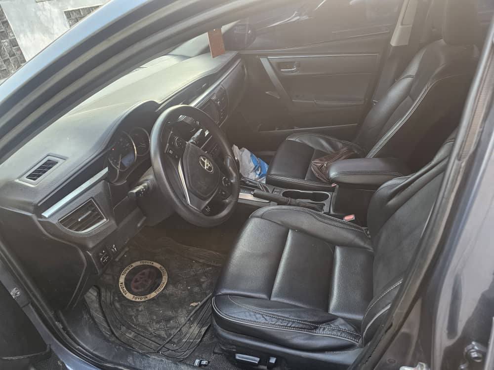 A picture of Keyless 2016 Toyota Corolla with untampered and unscrewed engine good