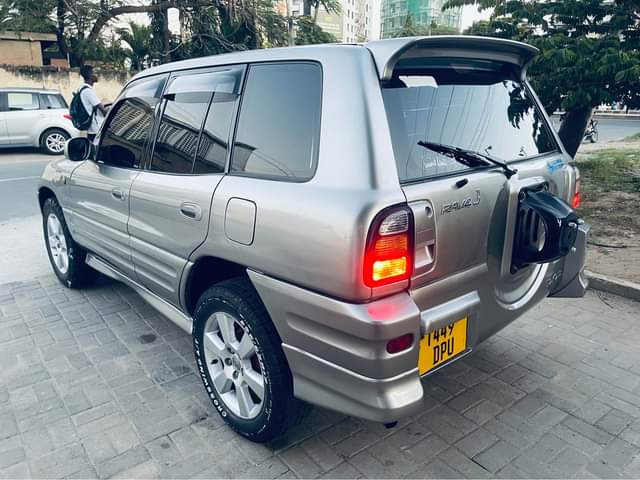 A picture of PRICE 18ml Contact 0712747229 Facebook Instagram dunia commission agents TOYOTA