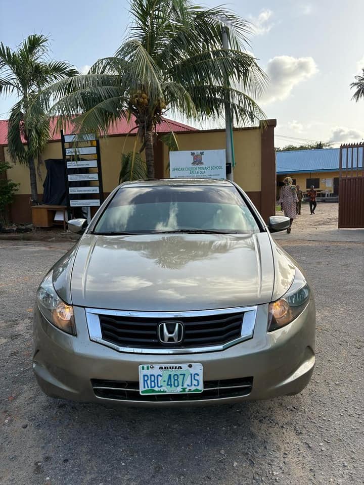 A picture of 2009 Honda Accord. Toks standard
