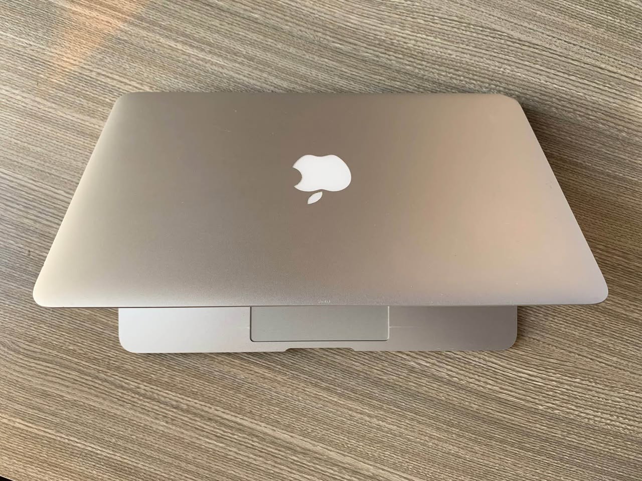 A picture of MacBook Air 2015 0762502897