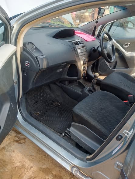 A picture of 2010 Toyota Yaris saloon car