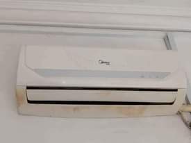 A picture of 1HP Midea Air Conditioner AC