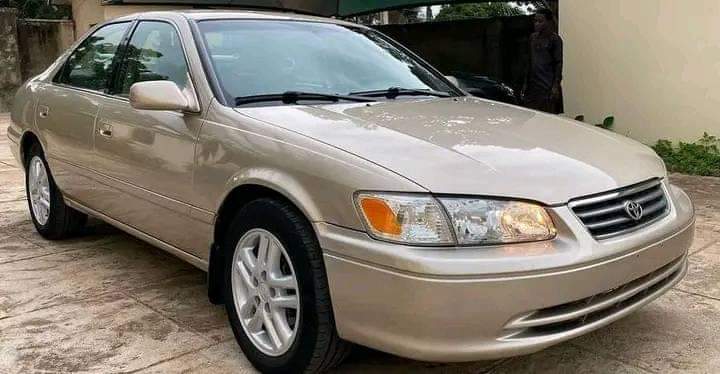 A picture of 2002 Toyota camry