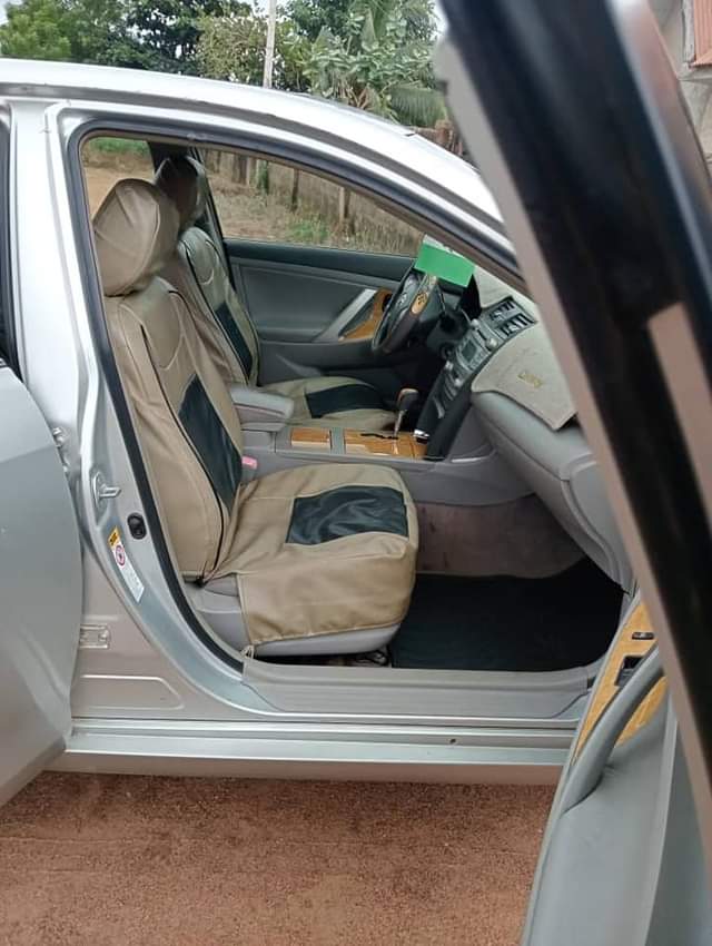 A picture of Toyota Camry 07 XLE