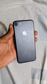 A picture of Iphone 7 plain
