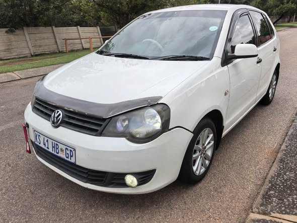 Elton E.