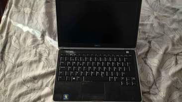 A picture of Dell laptop