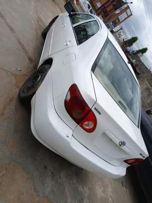 A picture of Used Toyota Corolla 04