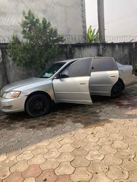 A picture of Toyota Avalon dashboard Engine Gear Ac chilling perfect Interior very