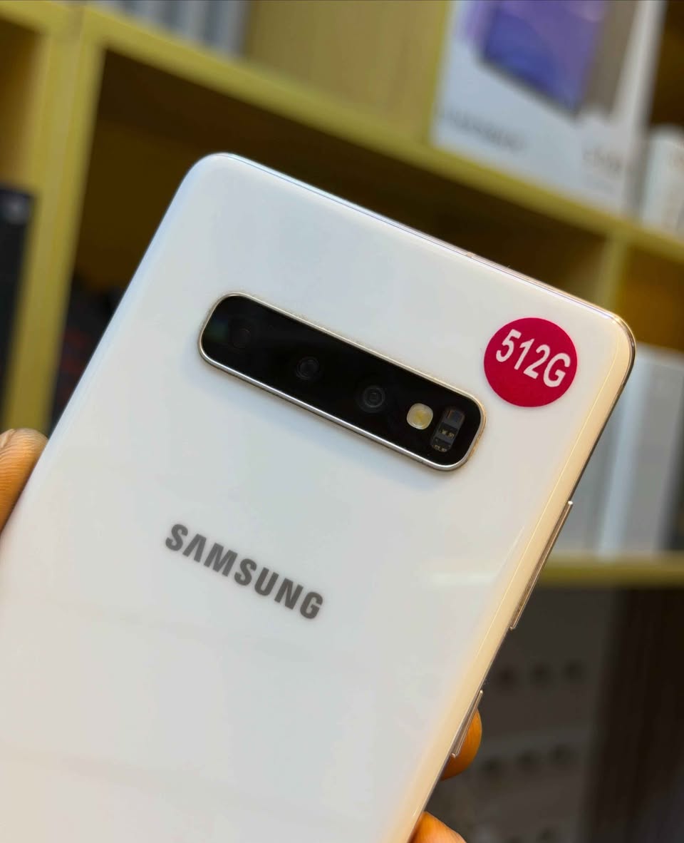 A picture of Samsung galaxy s10 plus
