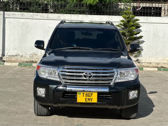 A picture of TOYOTA LAND CRUISER 200 Series