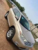 A picture of Toyota Highlander 2012