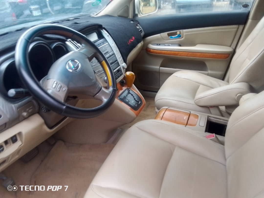 A picture of Lexus RX 300