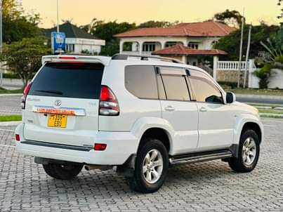 A picture of LAND CRUISER PRADO TX 120