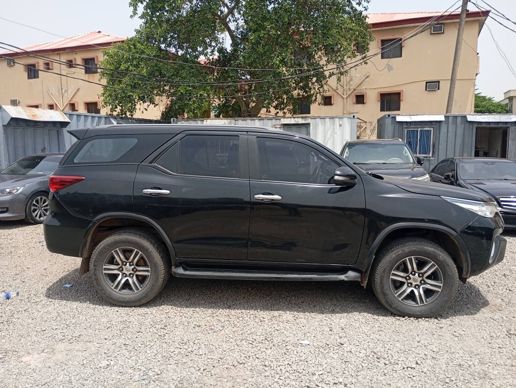 A picture of Toyota fortuner 2016 08106552225
