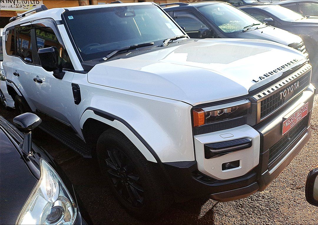 A picture of TOYOTA LAND CRUISER Model 2024 2800 Cc Diesel Engine Call